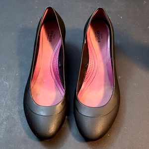 Crocs Lina Black Wedge Pump Dual Comfort Slip On Women's size 8